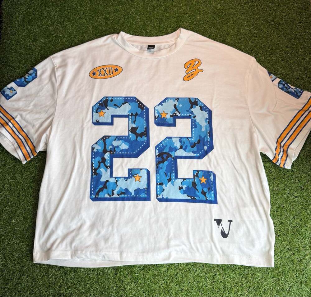 Manfinity Men's Blue Camo Number 22 Oversized Football T-Shirt